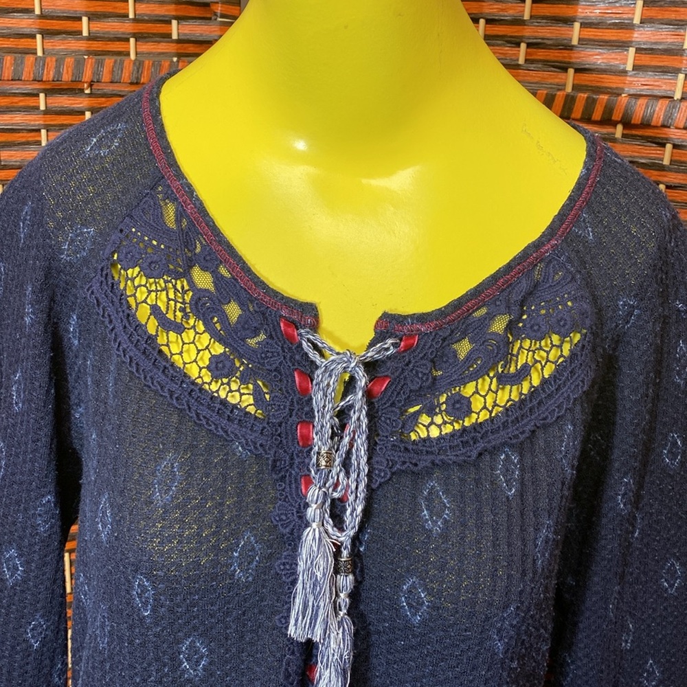 Vintage American Blue size XL dark and light blue with lace collar red accent - Picture 2 of 6